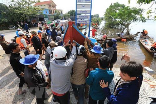 Quảng Bình: Khen thưởng những ngư dân vượt lũ cứu người gặp nạn