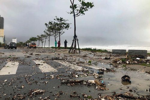 Một Đà Nẵng tan hoang đến khó tin sau siêu bão...