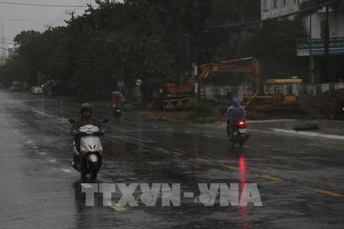 Cập nhật mới nhất bão số 9: Phú Yên 38 xã mất điện, Quảng Ngãi 2 người thương vong