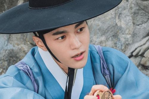 L (INFINITE) một lần nữa 'đốn tim' người xem với tạo hình cổ trang trong Secret Royal Inspector