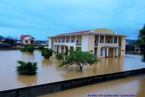 Đón học trò trở lại trường sau lũ, thầy Hiệu trưởng gửi bức tâm thư khiến tất cả xúc động