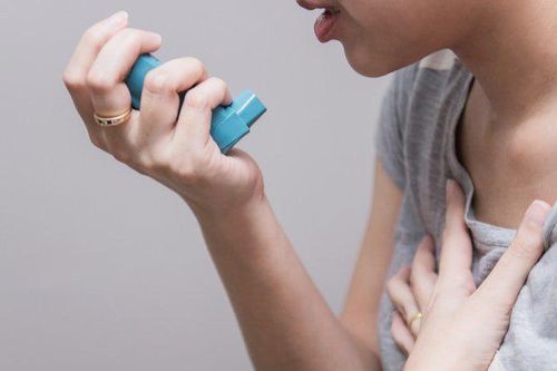 Đau ngực, khó thở có phải là dấu hiệu cảm cúm nghiêm trọng?