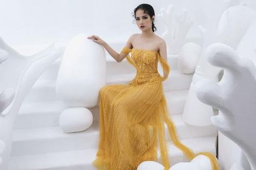 Người mẫu khuyết tay Hà Phương tự tin khoe dáng với đầm dạ hội