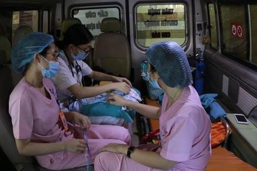 Hành trình hớn 600km cứu bé 7 ngày tuổi bị bệnh tim bẩm sinh