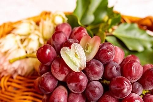Nho Nhật hình trái tim có gì đặc biệt mà nhà giàu Việt 'xếp hàng' chờ thưởng thức?