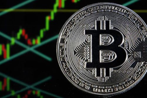 Giá Bitcoin lên đỉnh gần 3 năm