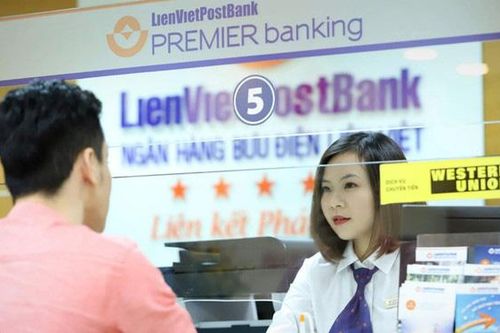 LienVietPostBank lên sàn HOSE với giá 11.800 đồng/cổ phiếu