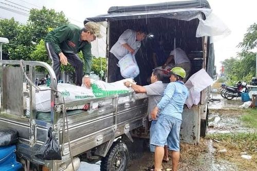 Cùng nhau san sẻ với miền Trung