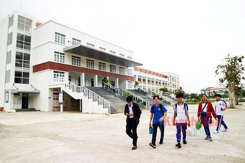 Nỗi khó của trường chuyên