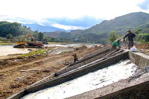 Dự án Kè bảo vệ bờ sông Tô Hạp: Người dân chưa nhận đủ tiền đền bù
