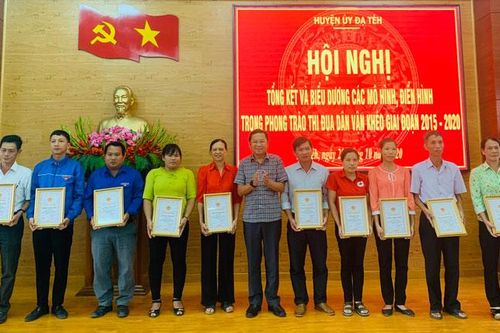 Đạ Tẻh biểu dương các mô hình, điển hình dân vận khéo