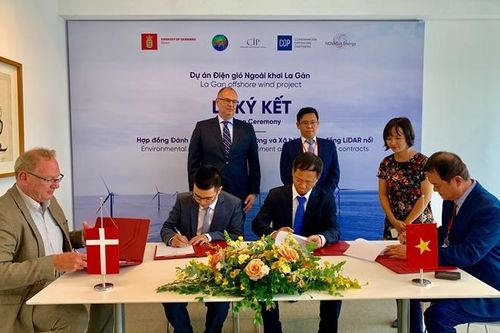 Ký kết hợp đồng khảo sát thực địa dự án điện gió ngoài khơi La Gàn
