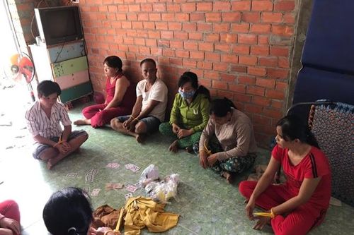 Phá sòng bạc dùng 'mật khẩu' khi vào sới