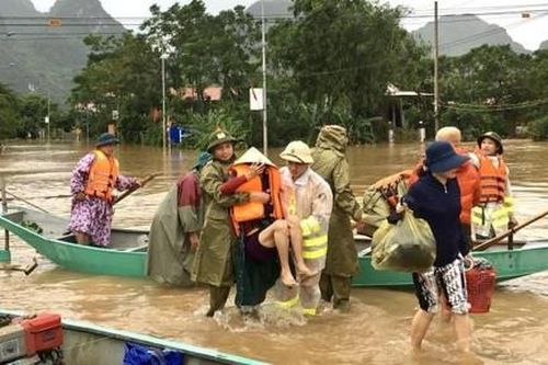 Phạt 4 trường hợp đăng tin sai sự thật về lũ lụt trên mạng