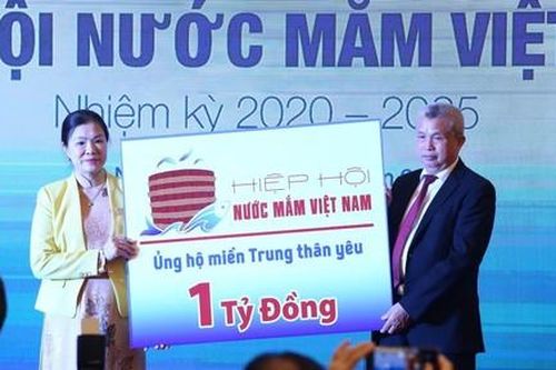 Hiệp hội nước mắm Việt Nam ủng hộ đồng bào miền Trung 1 tỷ đồng