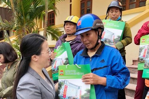 Hà Nội tiếp tục chung sức hỗ trợ miền Trung vượt khó khăn bởi bão lũ