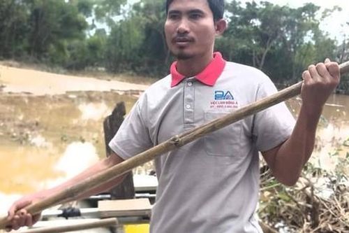 'Người hùng' Hà Tĩnh cứu hàng trăm người dân trong lũ dữ