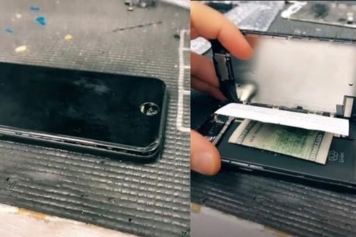 Tìm thấy tờ giấy bí ẩn gài trong iPhone của khách, anh thợ sửa máy hỏi ý kiến cư dân mạng