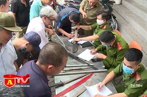 Công an Hà Nội thu hồi hàng nghìn vũ khí, vật liệu nổ