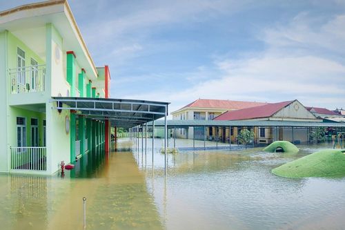 Nhiều huyện ở Hà Tĩnh cho học sinh nghỉ vì mưa lớn