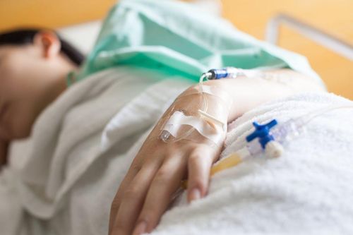 3 cha con nguy kịch do chạy máy phát điện trong nhà
