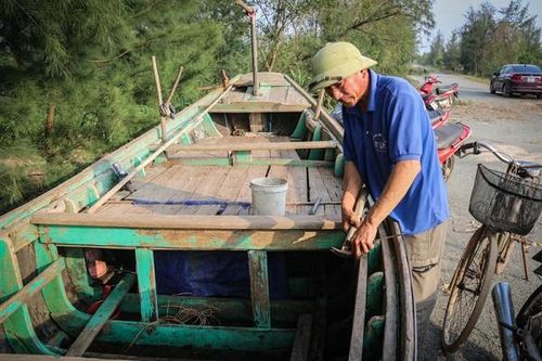Hà Tĩnh: Hiệp sĩ 'rẽ' lũ giữ cứu người