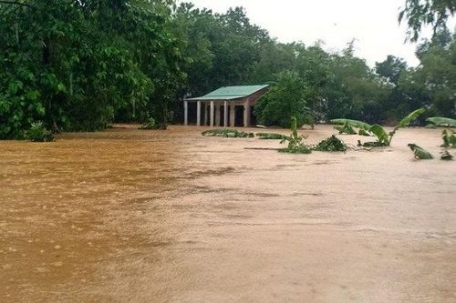 Lũ trên các sông từ Nghệ An đến Quảng Nam tiếp tục dao động