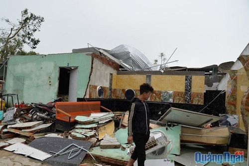 Khẩn trương khắc phục hậu quả bão số 9, chuẩn bị chống lũ