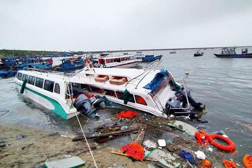 Bão số 9 tàn phá Nam Trung Bộ và Tây Nguyên