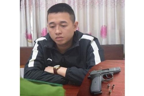 Mang 'chó lửa' đi đòi nợ