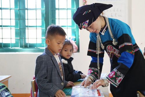 Thầy, cô bám bản dạy chữ ở nơi mà nước sinh hoạt quý như vàng