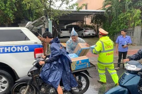 Cung ứng đầy đủ hàng hóa thiết yếu cho người dân