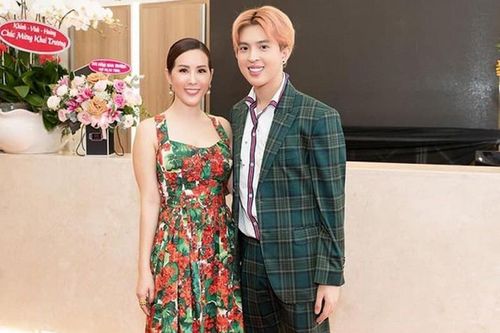 Gu thời trang lãng tử của cậu con trai đồng tính Hoa hậu Thu Hoài