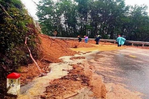 Thừa Thiên - Huế: Khẩn trương hỗ trợ người dân khắc phục thiệt hại do bão số 9