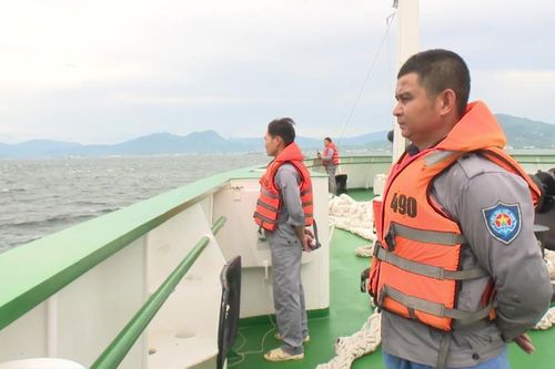 Đang lai dắt 1 tàu cá Bình Định gặp nạn trên biển Khánh Hòa vào bờ