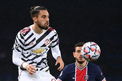 Xác định lý do ngôi sao Alex Telles của M.U 'mất tích'