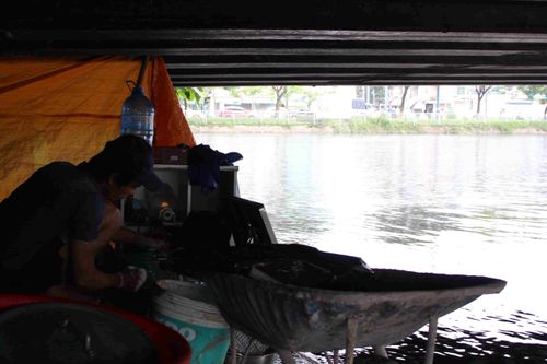 Gầm cầu Sài Gòn: Chốn 'sám hối' của anh ra tù, 'bến đợi' của chị xa quê