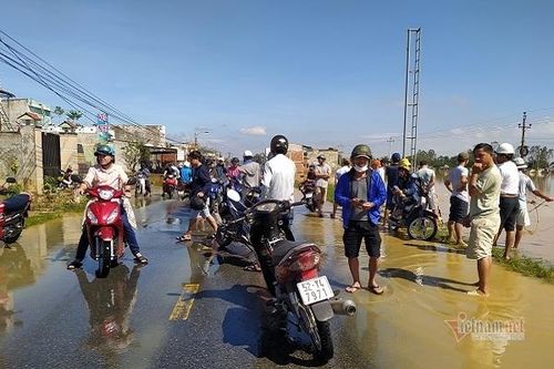Người dân lo lắng vì thủy điện xả tràn trong đêm