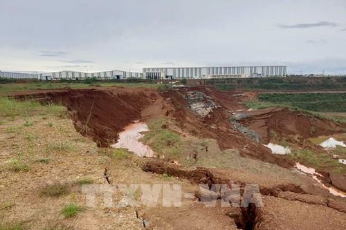 Nhiều hạng mục tại khu công nghiệp Nhân Cơ nứt gãy, hư hỏng nặng