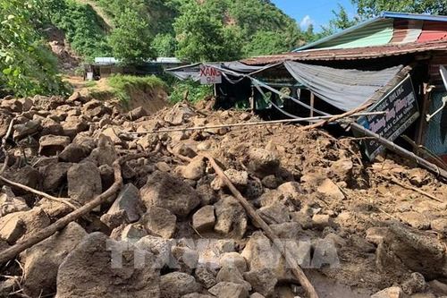 Quảng Trị: Núi Tà Bang (Hướng Hóa) nứt dài 200m, di dời khẩn cấp 165 người dân