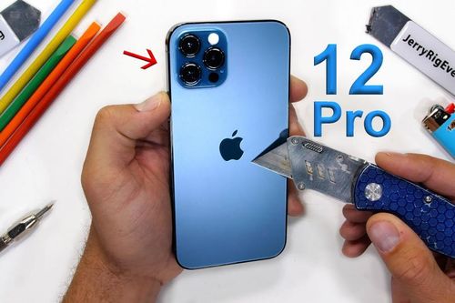 Xót xa trước màn tra tấn iPhone 12 Pro bằng dao rọc giấy, hơ lửa và bẻ cong