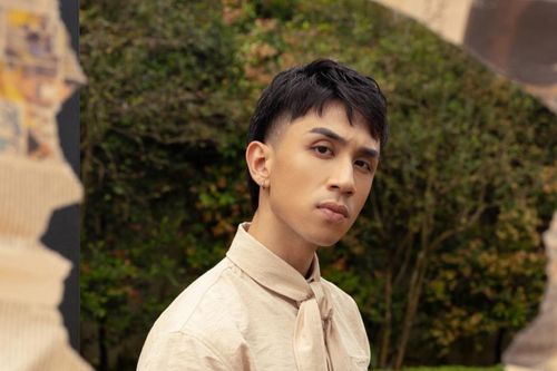 Dương Edward gây xôn xao vì ngoại hình khác lạ trong ngày trở lại
