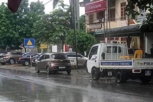 Truy bắt nghi phạm cầm súng xông vào ngân hàng cướp hơn 200 triệu đồng