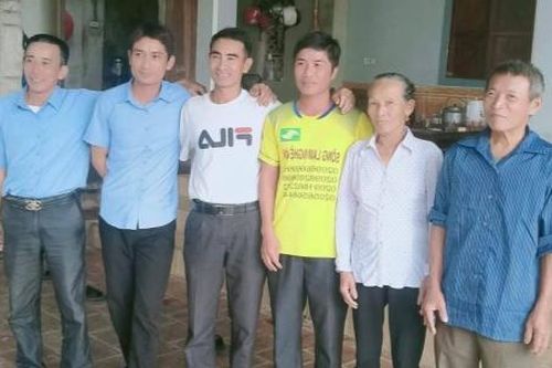 Nam thanh niên phụ hồ lao mình xuống sông Lam, cứu 3 người trong cùng một gia đình bị lật thuyền