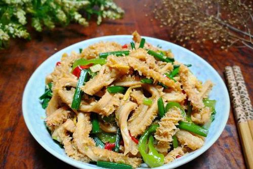 Chồng thèm đồ nhậu, vợ mua ngay dạ dày bò về nấu, dai giòn ngon đã miệng