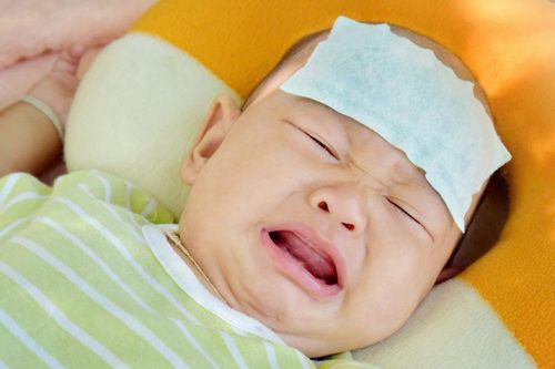 Ths.BS Ngô Anh Vinh cảnh báo thói quen nguy hiểm khi cha mẹ tự cho con uống bù nước oresol