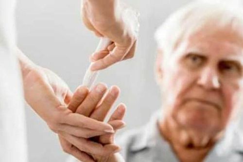 Người cao tuổi mùa mưa nên ăn gì để chăm sóc sức khỏe tốt nhất?