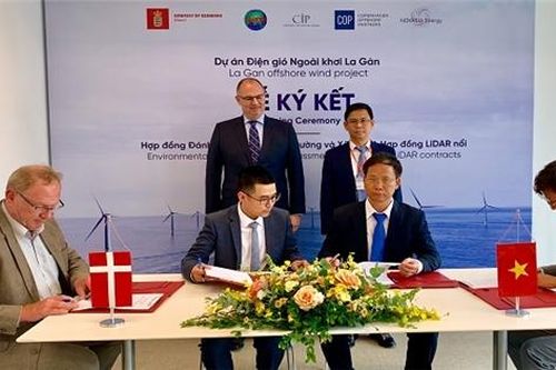 Ký hợp đồng khảo sát dự án điện gió 10 tỷ USD