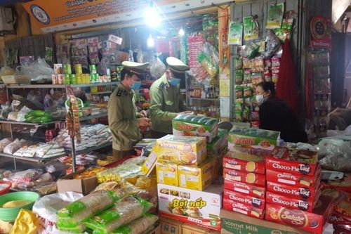 Tăng cường kiểm tra thị trường và khắc phục hậu quả sau bão số 9