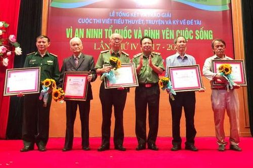 Nhà văn Nguyễn Trí đoạt giải B cuộc thi viết về đề tài Vì an ninh Tổ quốc